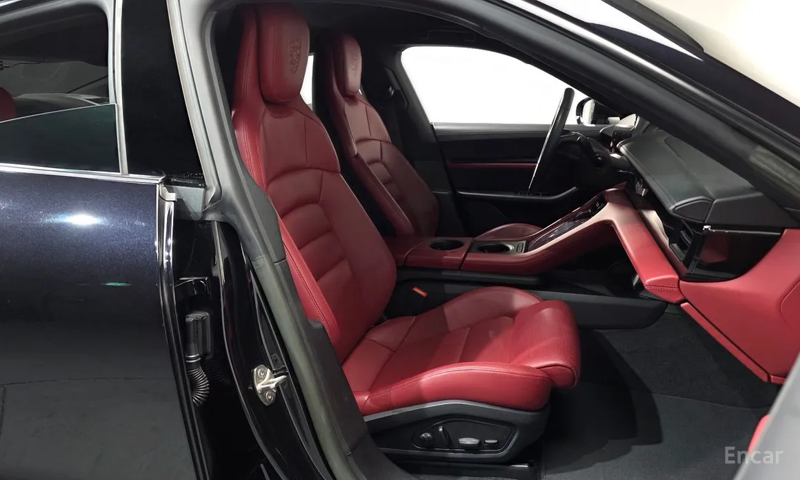 Фото 10 - Porsche Taycan