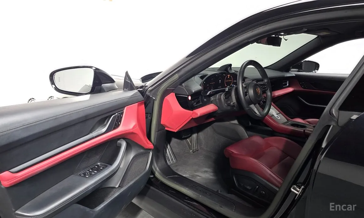 Фото 12 - Porsche Taycan