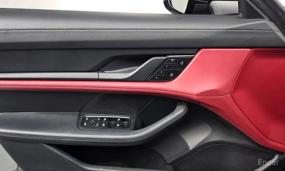 Фото 18 - Porsche Taycan