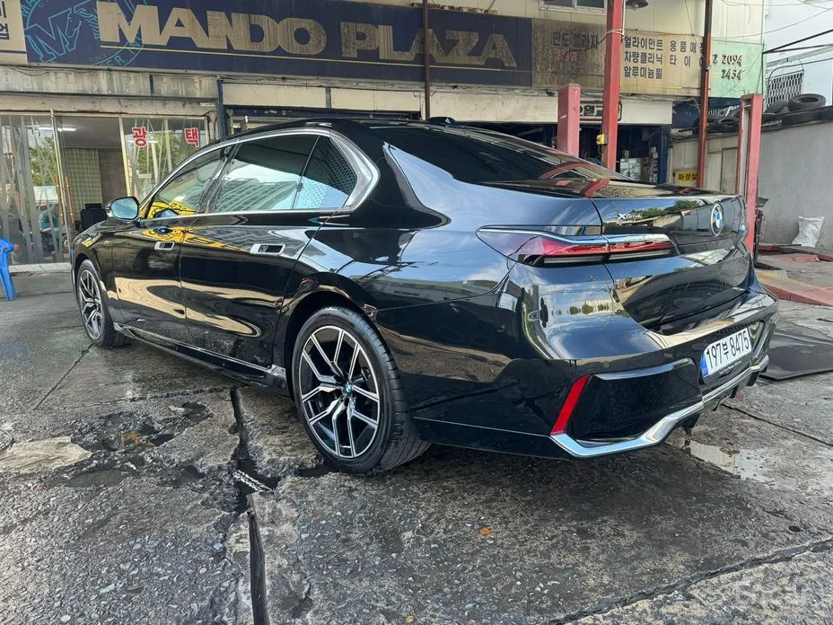 Фото 15 - BMW 7 Series