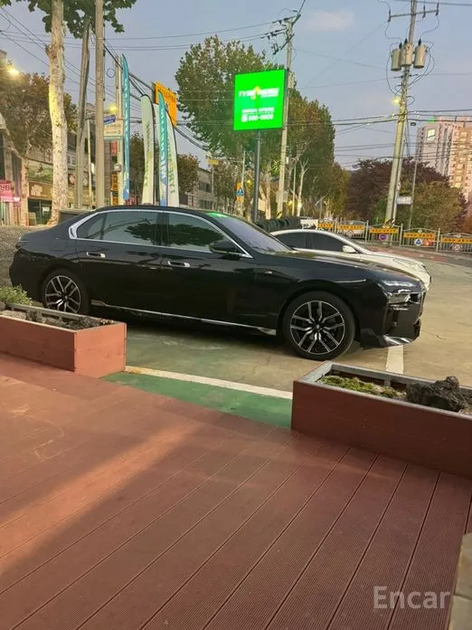 Фото 16 - BMW 7 Series