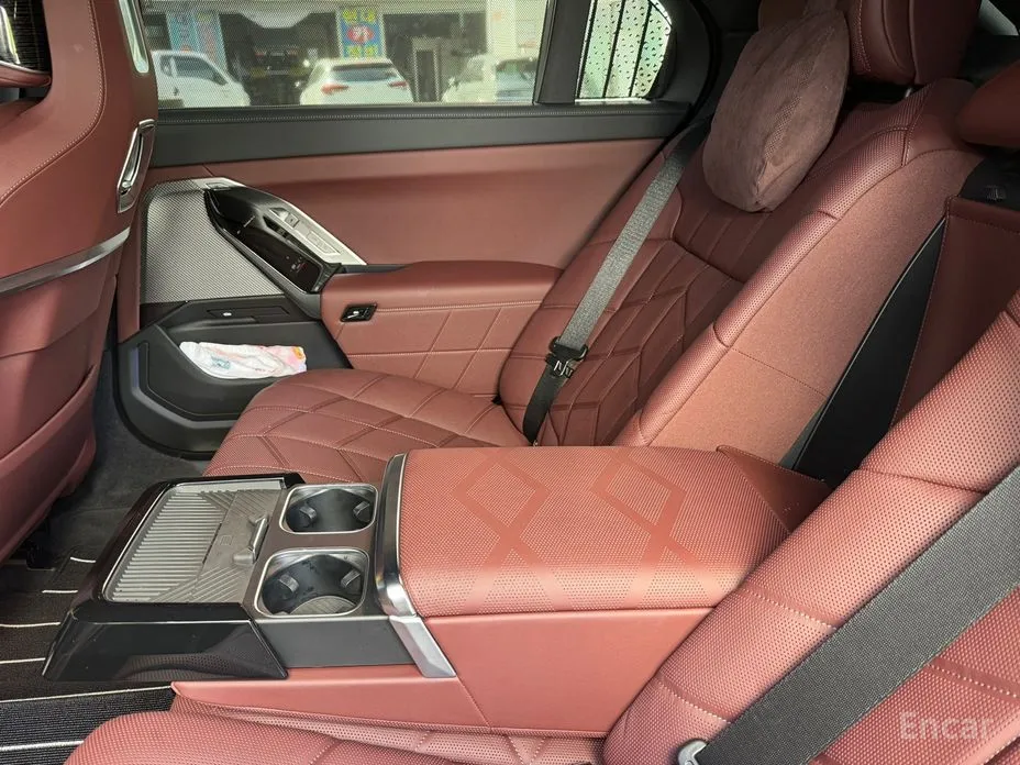 Фото 17 - BMW 7 Series