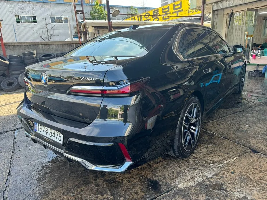 Фото 2 - BMW 7 Series
