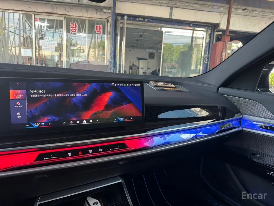 Фото 9 - BMW 7 Series