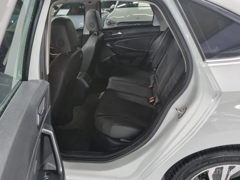 Фото 10 - Volkswagen Jetta