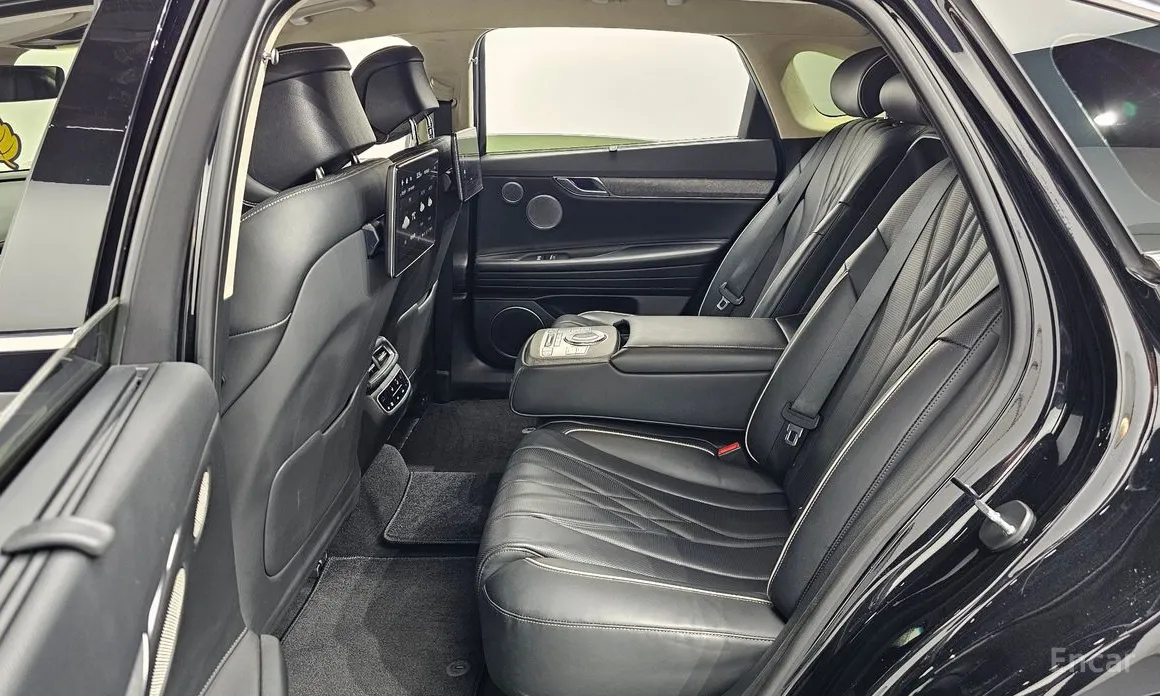 Фото 12 - Genesis G80