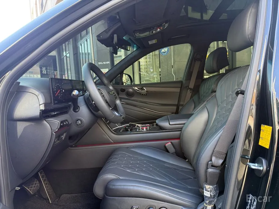 Фото 14 - Genesis GV80