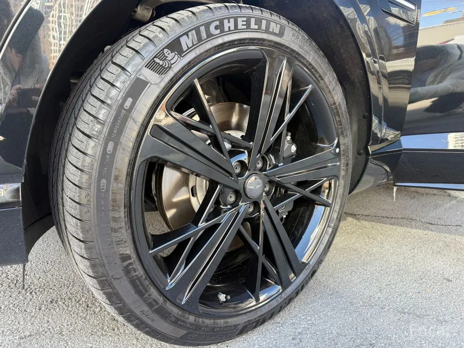 Фото 19 - Genesis GV80