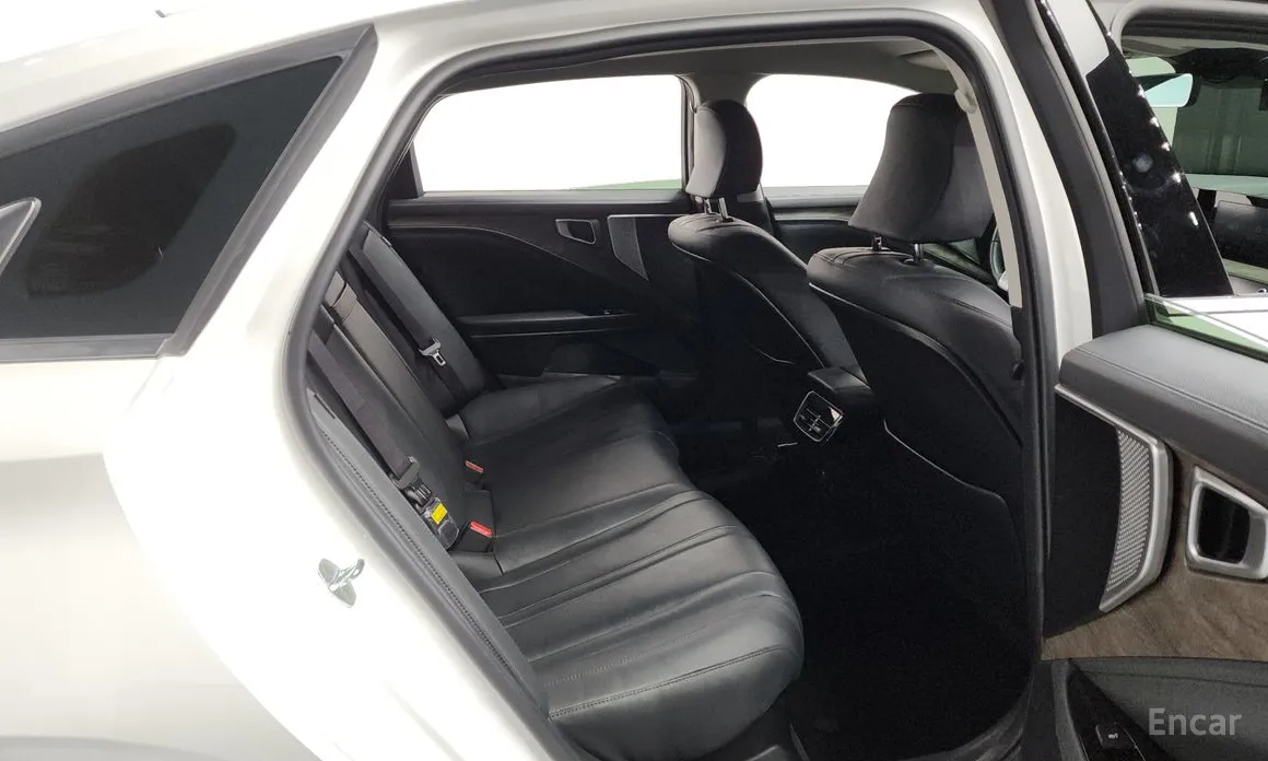 Фото 12 - Kia K8