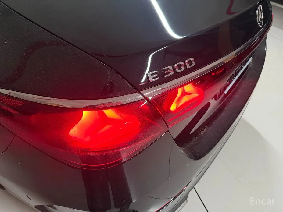 Фото 12 - Mercedes-Benz E-Class