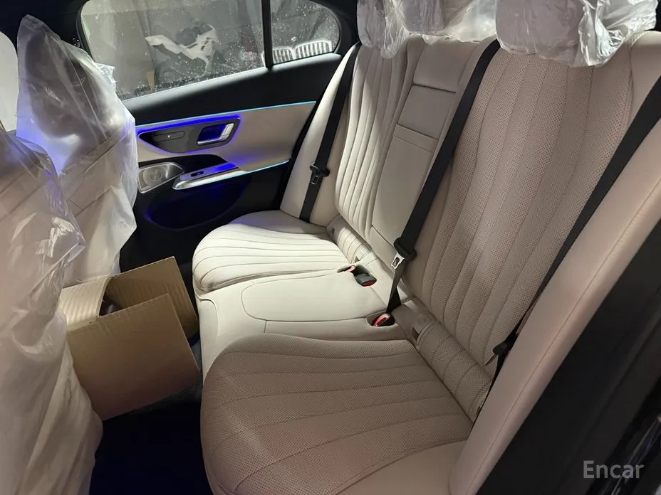 Фото 13 - Mercedes-Benz E-Class