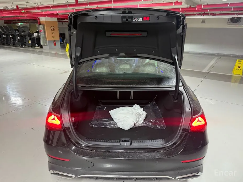 Фото 16 - Mercedes-Benz E-Class