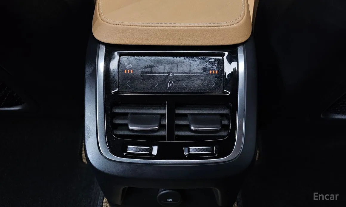 Фото 18 - Volvo XC90