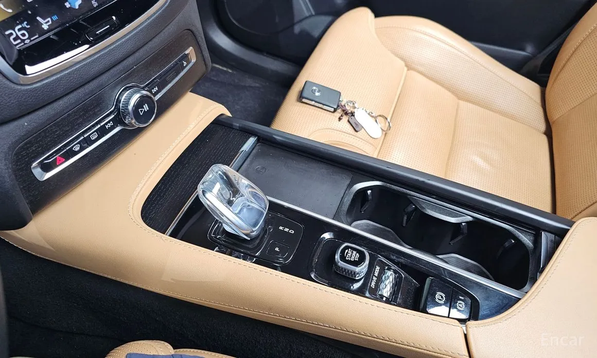 Фото 9 - Volvo XC90