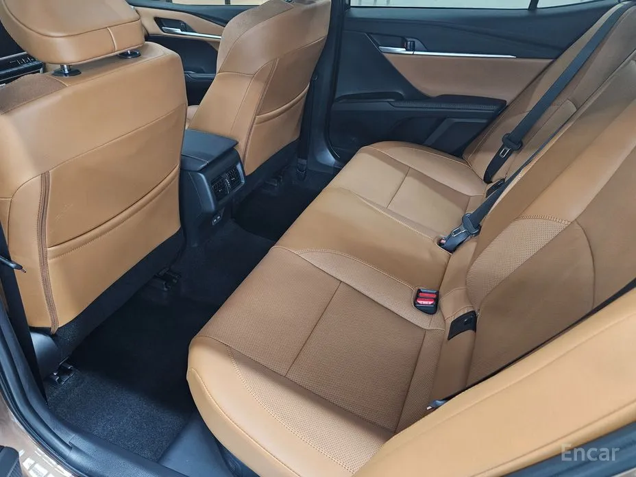 Фото 14 - Toyota Camry