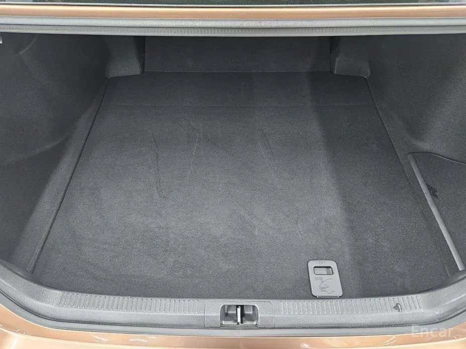 Фото 16 - Toyota Camry