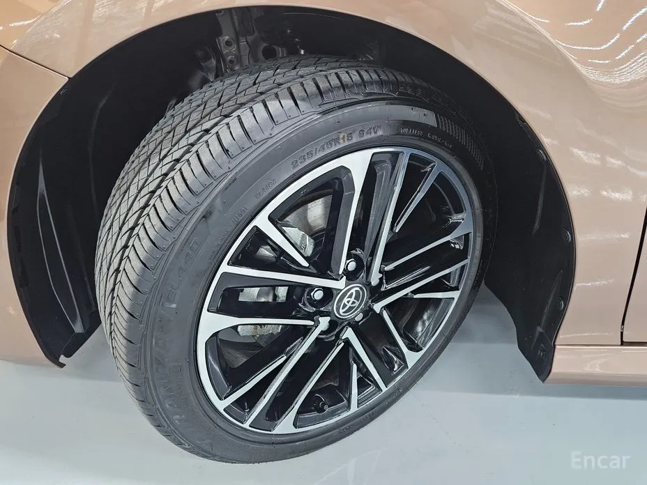 Фото 17 - Toyota Camry