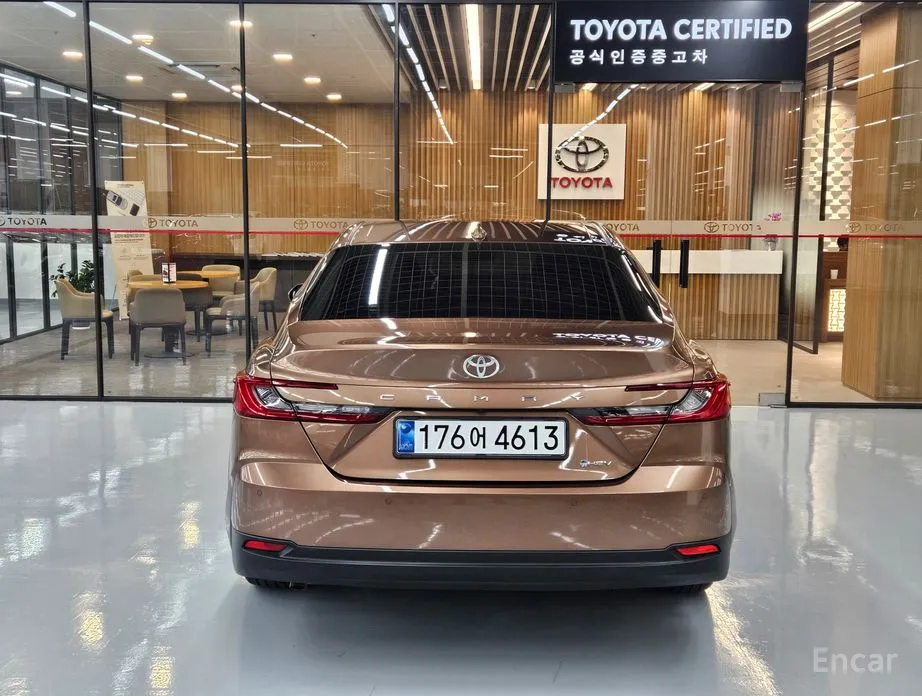 Фото 4 - Toyota Camry