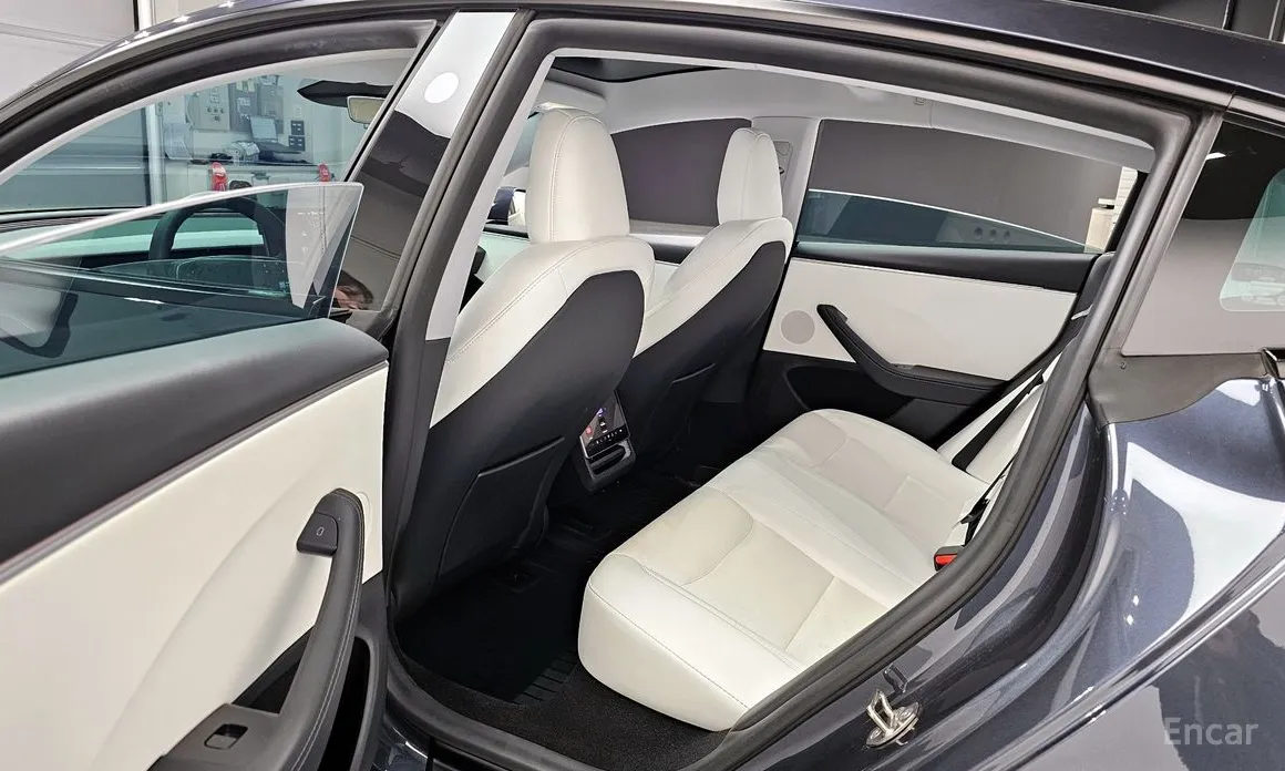 Фото 11 - Tesla Model 3