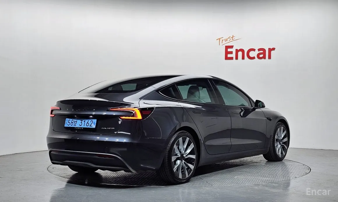 Фото 2 - Tesla Model 3