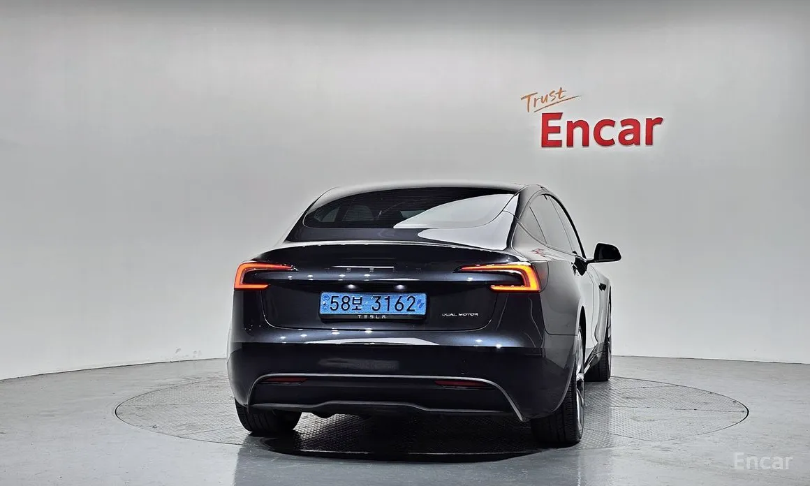 Фото 4 - Tesla Model 3