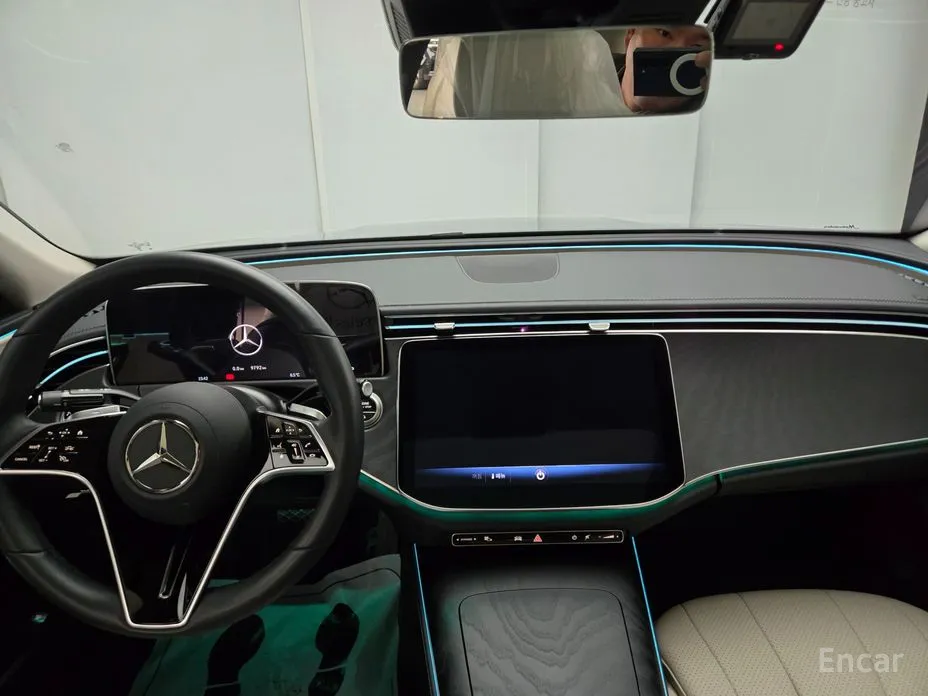 Фото 12 - Mercedes-Benz E-Class