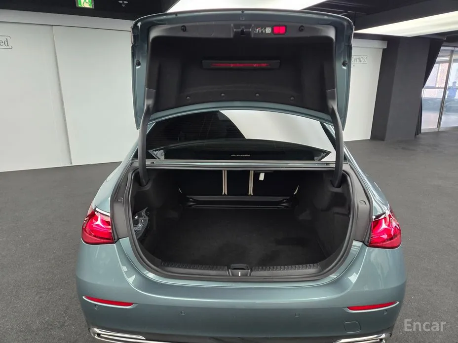 Фото 16 - Mercedes-Benz E-Class