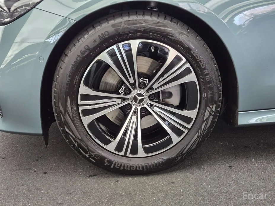 Фото 5 - Mercedes-Benz E-Class