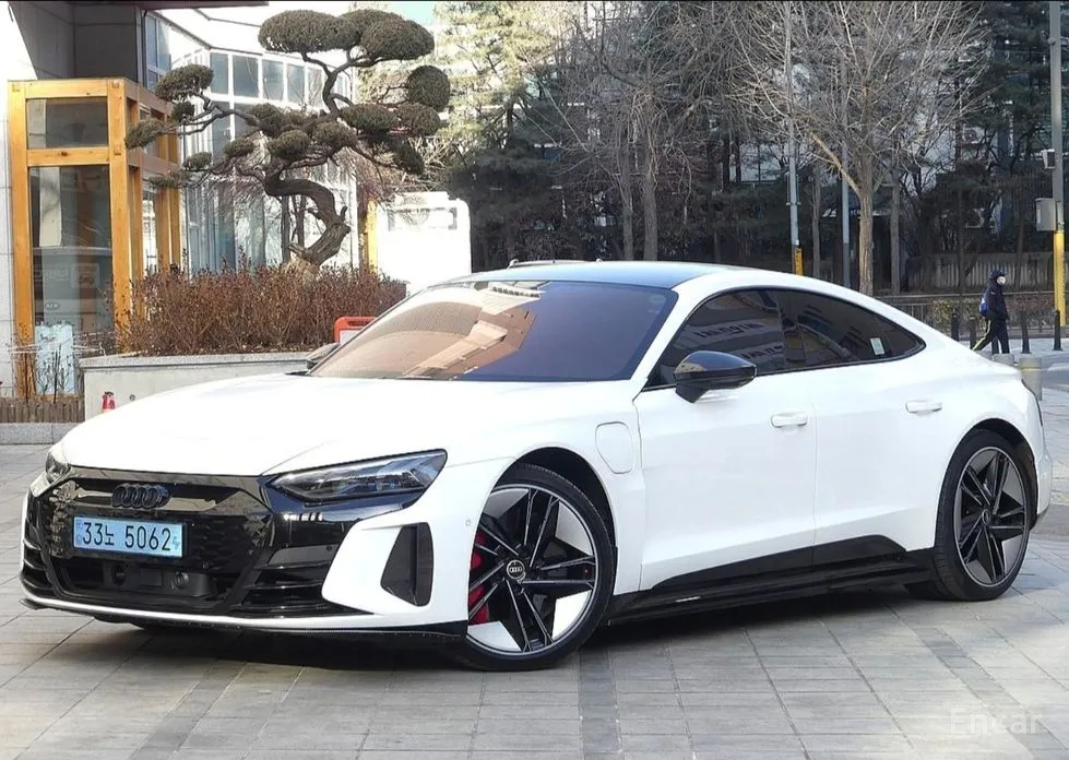 Фото 2 - Audi RS e-tron GT