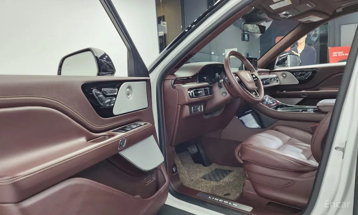 Фото 10 - Lincoln Aviator