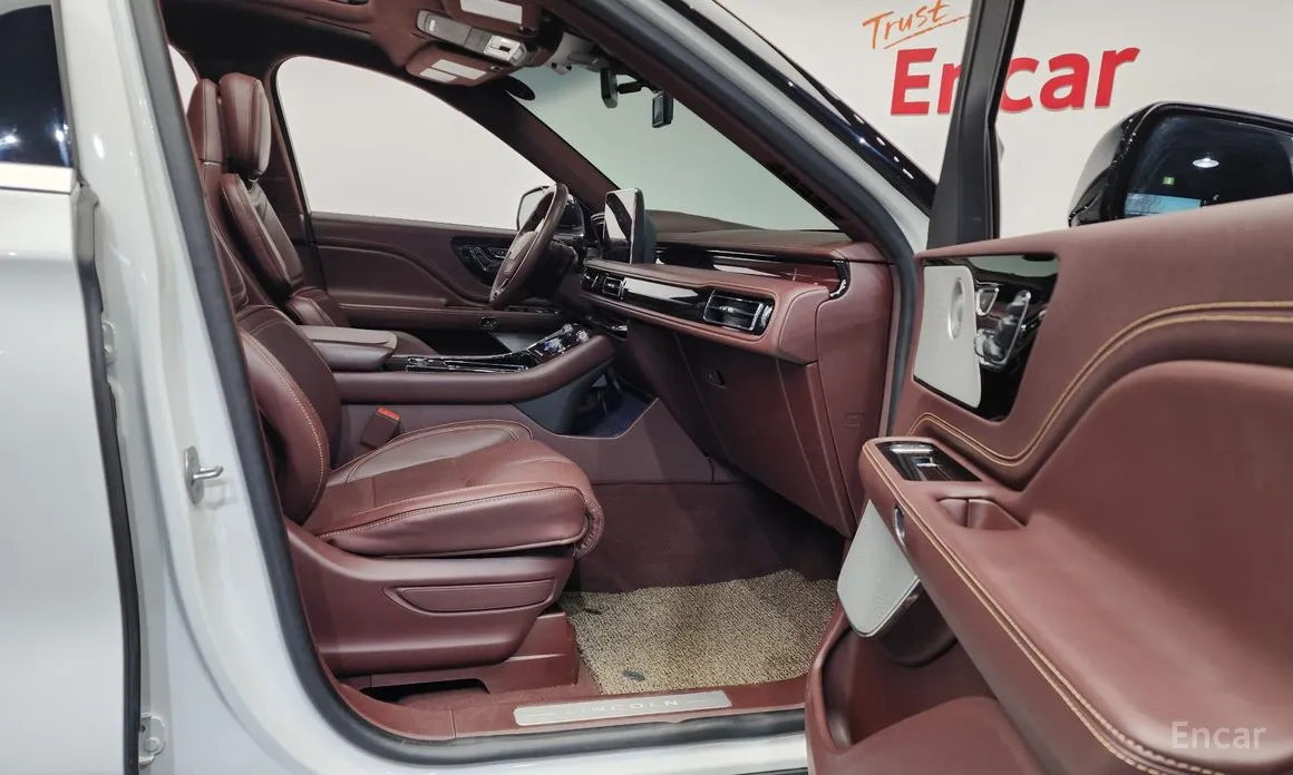 Фото 11 - Lincoln Aviator