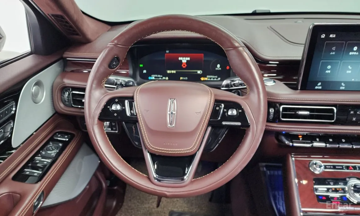 Фото 13 - Lincoln Aviator