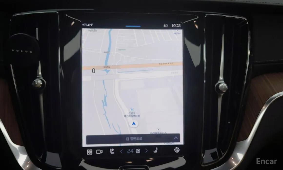 Фото 13 - Volvo V60