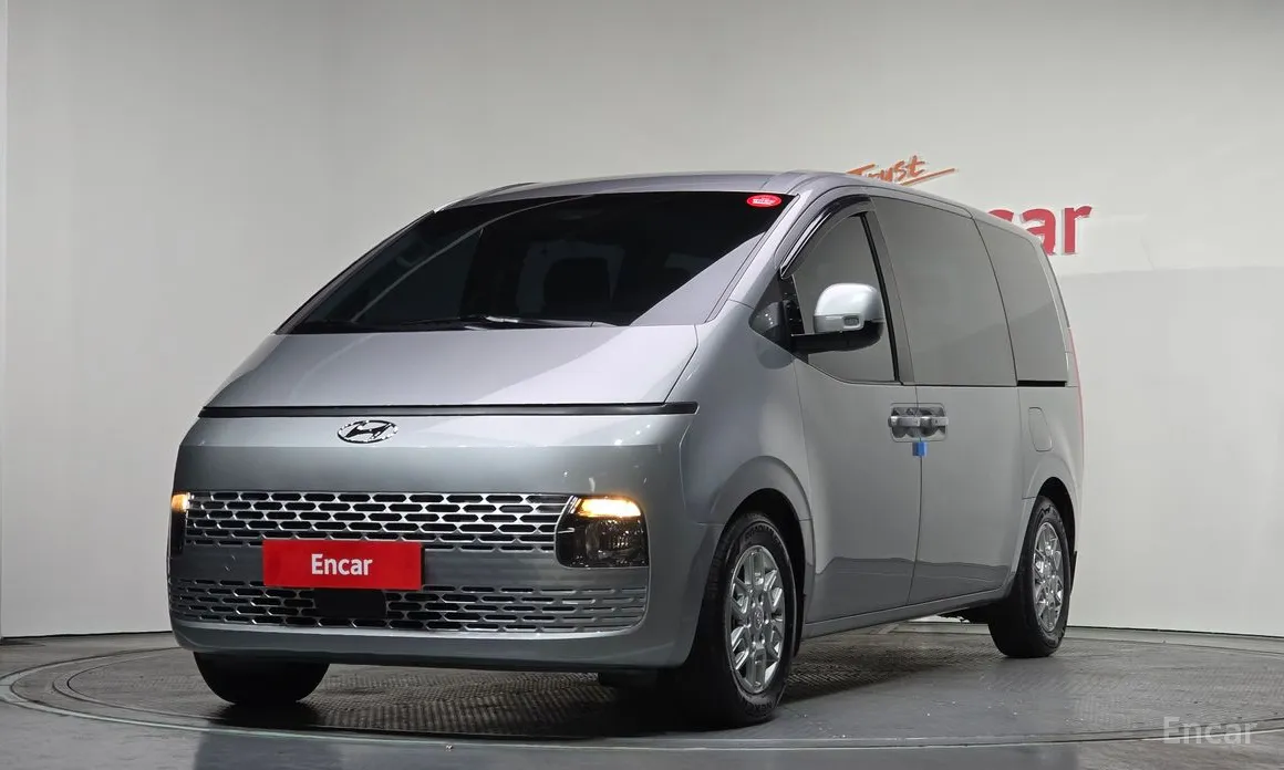 Фото 1 - Hyundai Staria