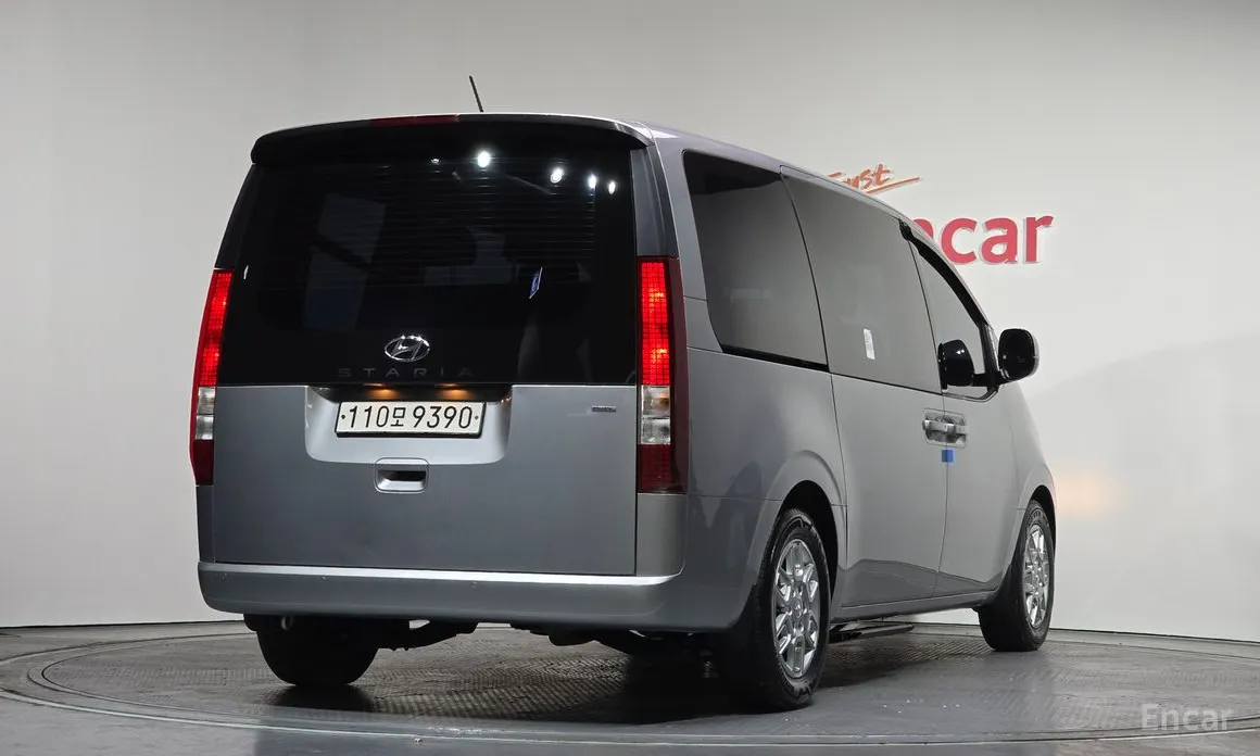 Фото 2 - Hyundai Staria