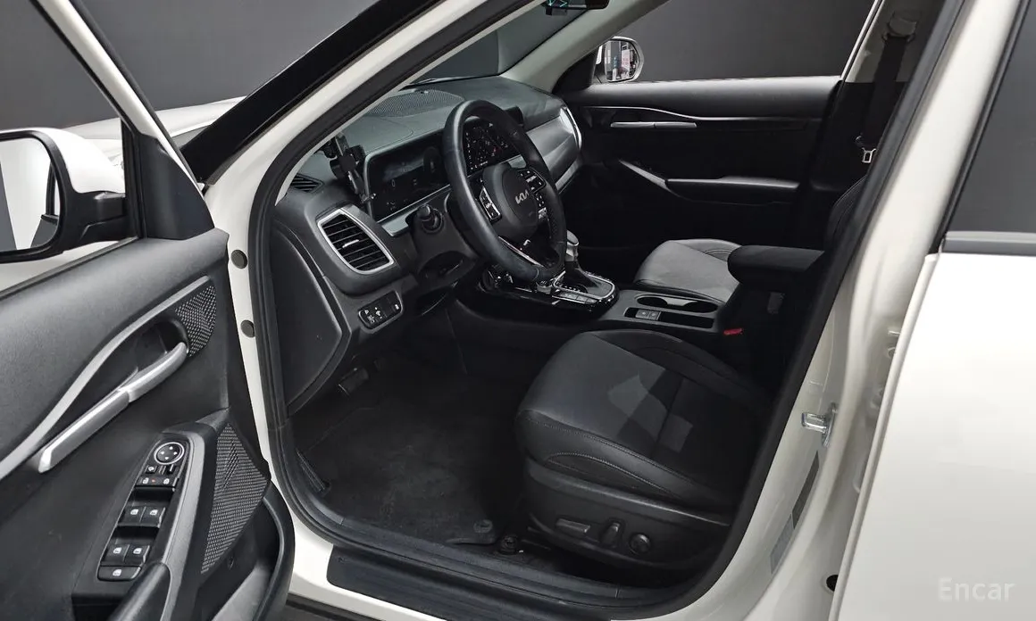 Фото 11 - Kia Seltos