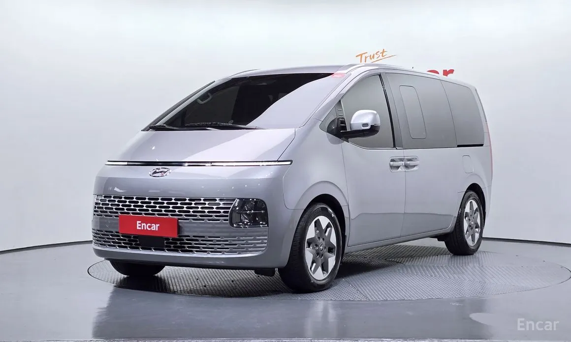 Фото 1 - Hyundai Staria