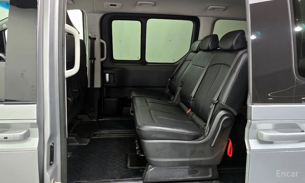 Фото 12 - Hyundai Staria