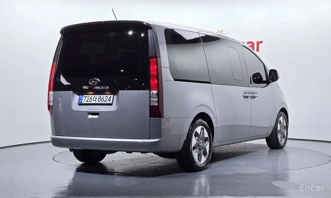 Фото 2 - Hyundai Staria