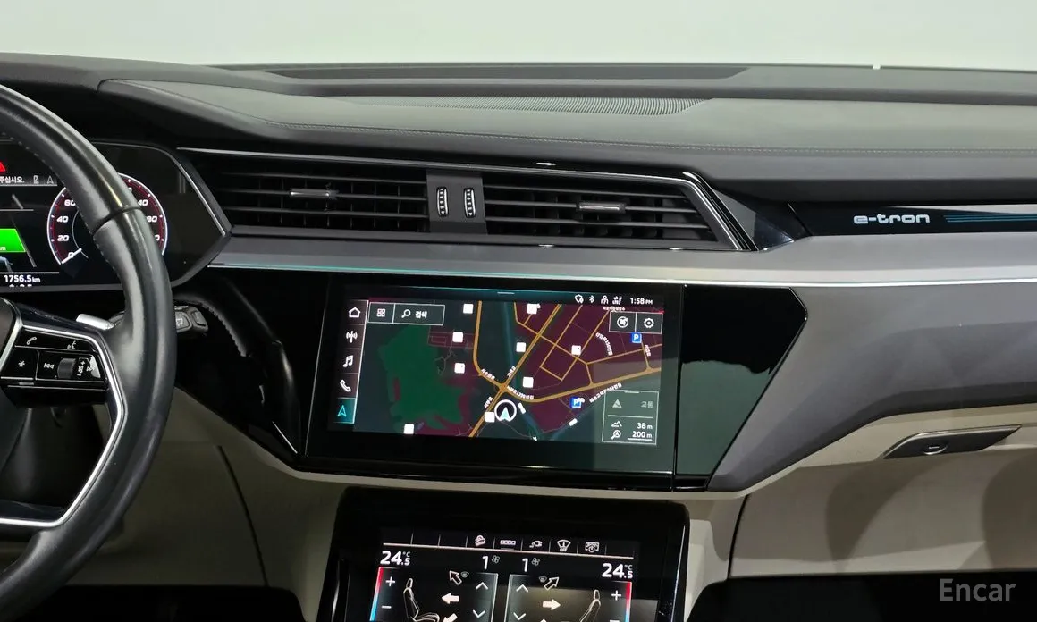 Фото 14 - Audi e-tron