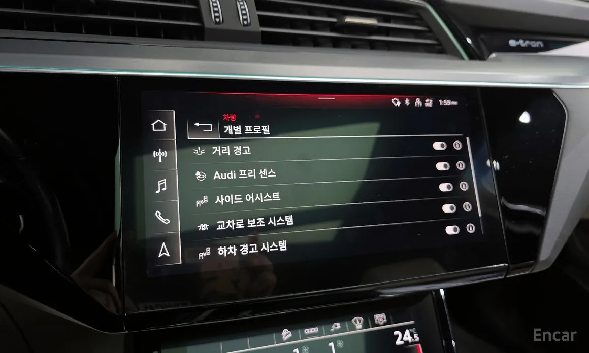 Фото 16 - Audi e-tron