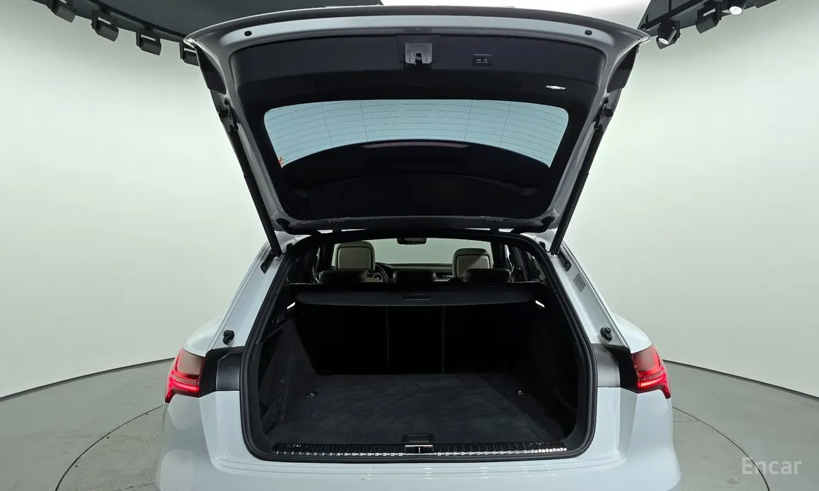 Фото 20 - Audi e-tron