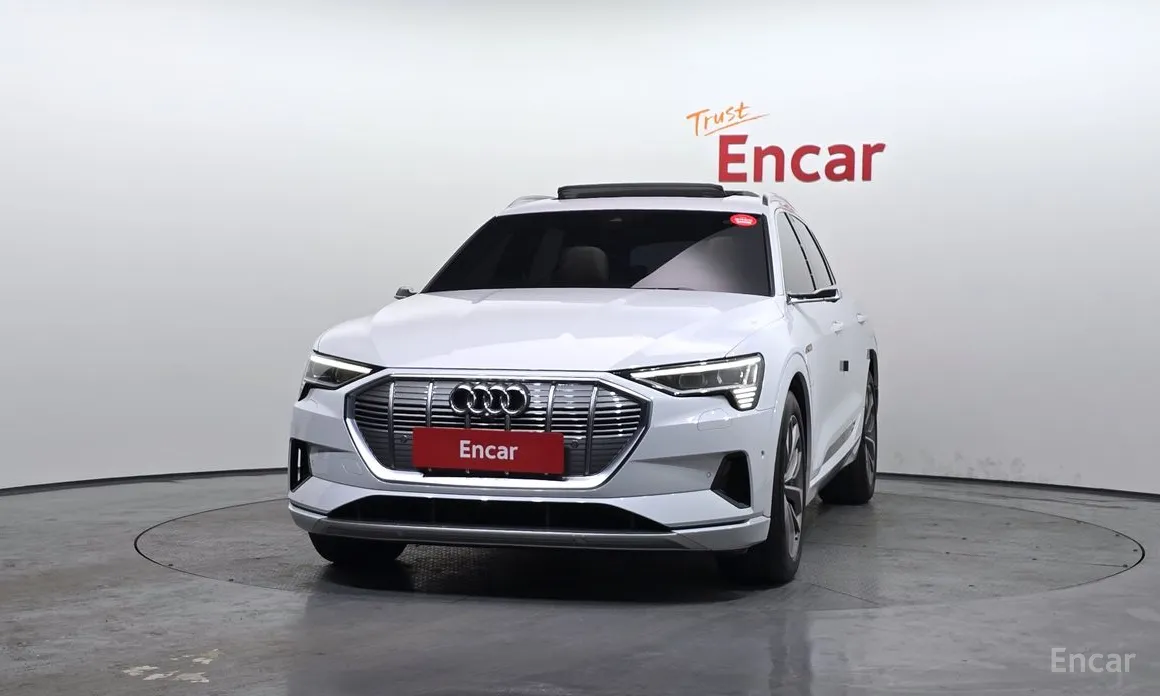 Фото 3 - Audi e-tron