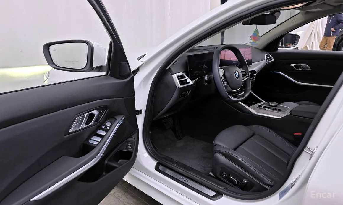 Photo 10 - BMW 3 Series