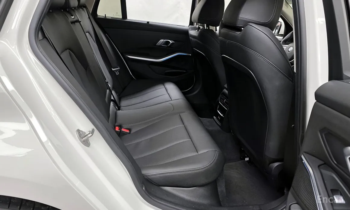 Photo 12 - BMW 3 Series