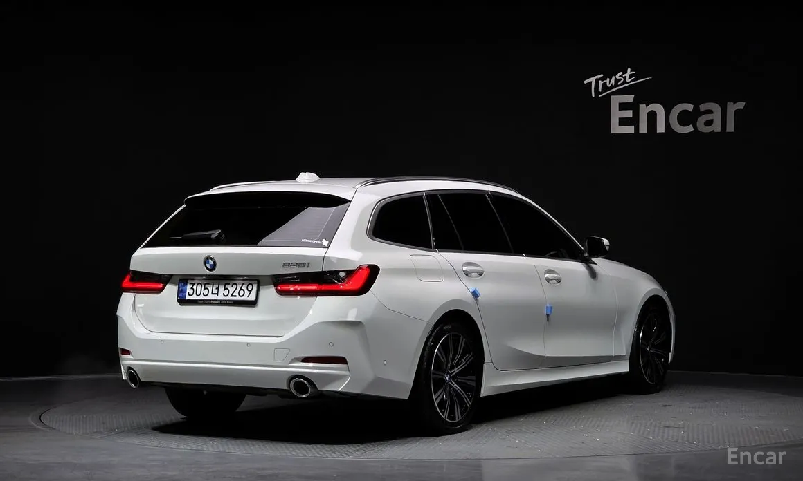 Photo 2 - BMW 3 Series