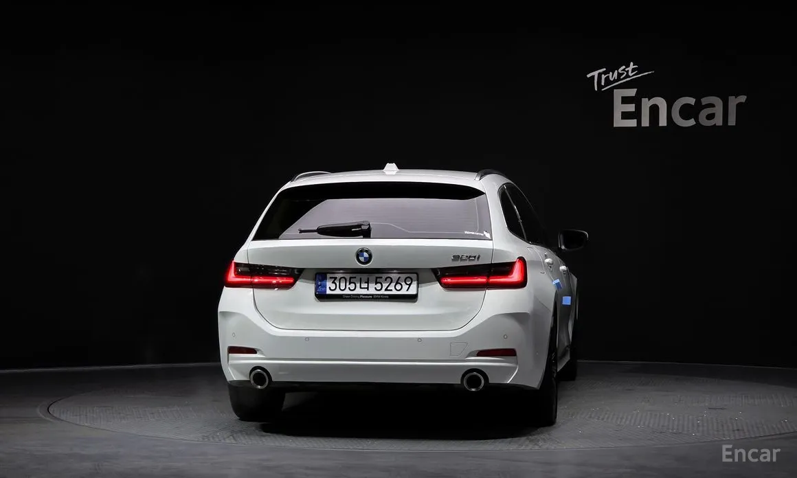 Photo 4 - BMW 3 Series