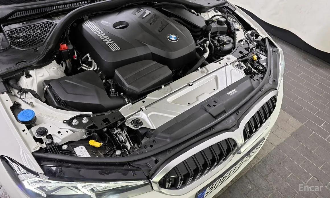 Photo 6 - BMW 3 Series