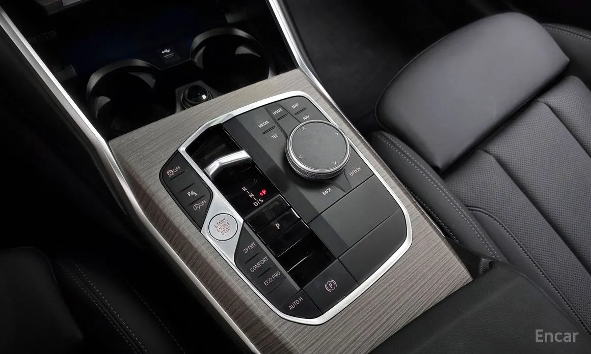 Photo 9 - BMW 3 Series