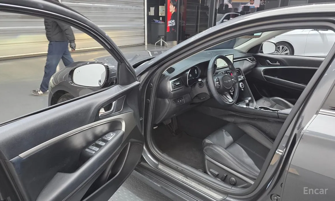 Фото 11 - Genesis G70